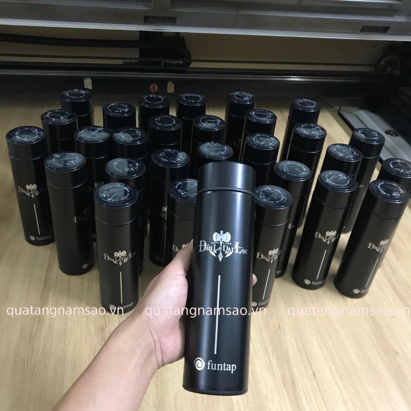bình nước khắc logo sắc nét