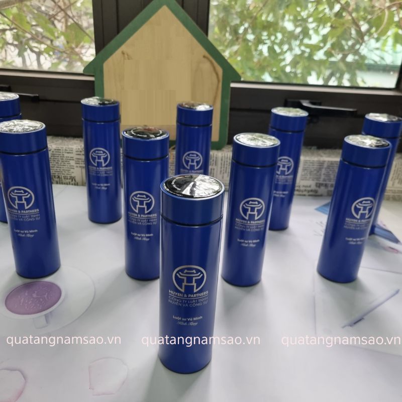 bình nước in logo theo thiết kế riêng