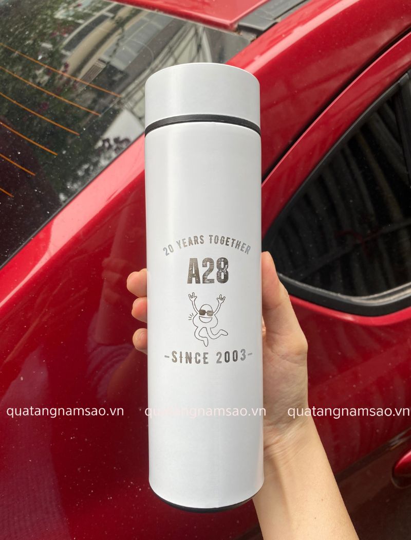bình nước nhiều màu sắc