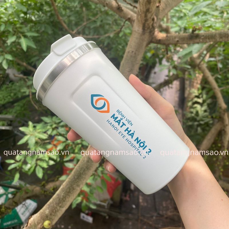 In logo lên cốc giữ nhiệt