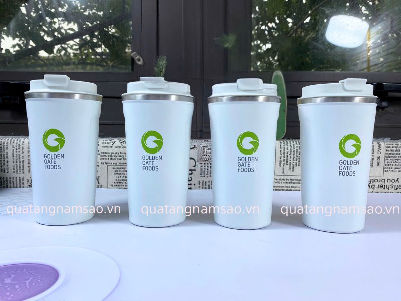 Cốc có khả năng giữ nóng hoặc giữ lạnh