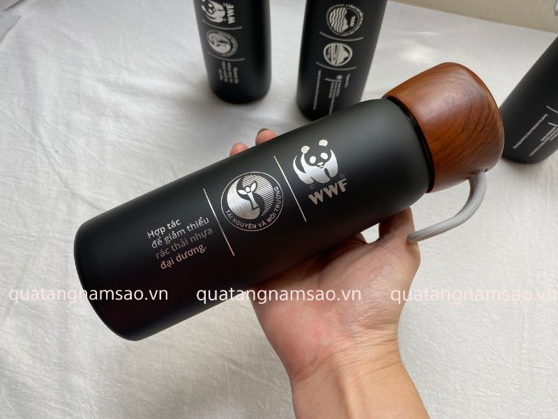 bình nắp gỗ in logo - khách hàng WWF