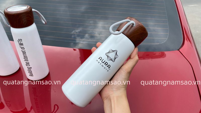 in logo lên bình nước quà tặng