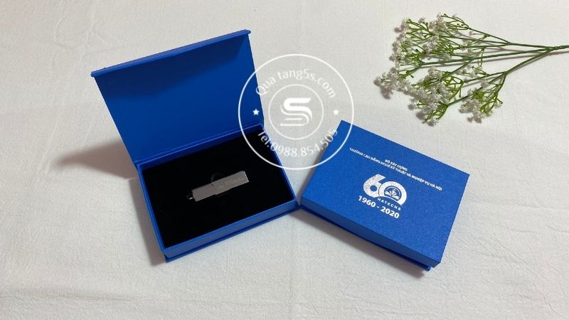 USB kim loại khắc logo