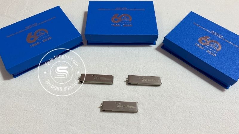 USB kim loại khắc logo