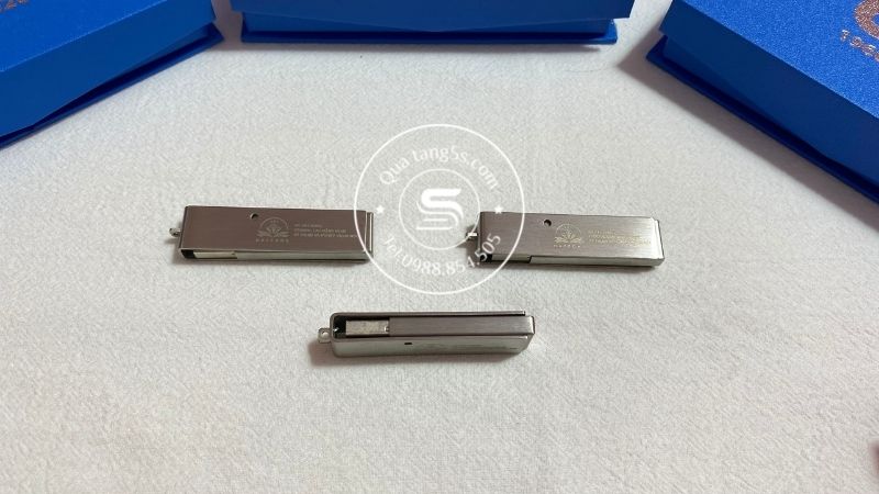 usb kim loại khắc logo