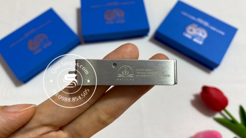 usb kim loại khắc logo