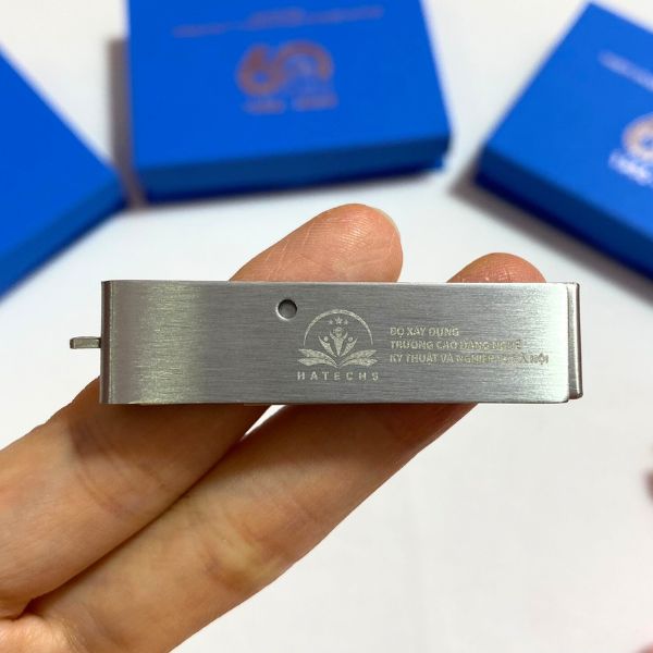 usb kim loại khắc logo