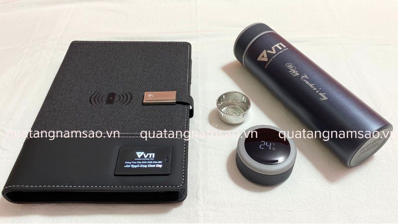 sổ đa năng và bình giữ nhiệt