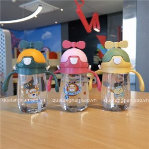 Bình Nước Trẻ Em In Logo Có Quai Cầm