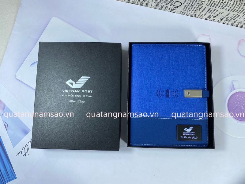 sổ đa năng kèm sạc in logo - khách hàng Vietnampost