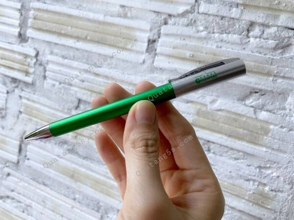 Công ty cung cấp bút bi nhựa in logo tại hà nội