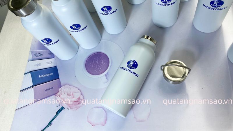 Nắp có quai xách tiện lợi khi di chuyển