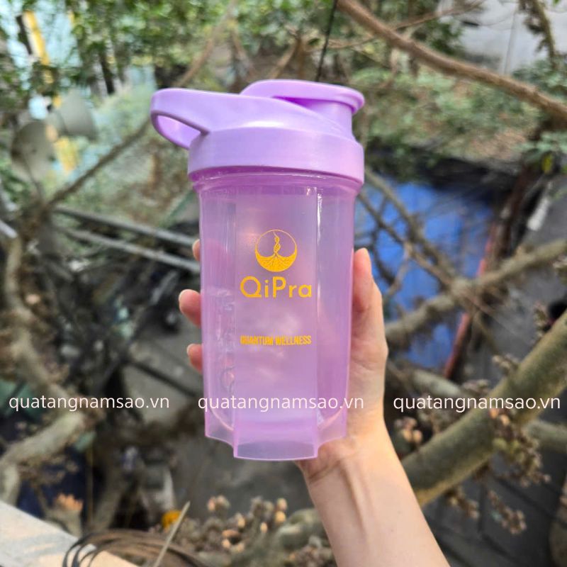 In logo lên bình lắc để làm quà tặng khách hàng