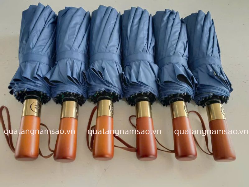 khung ô hợp kim, tay cầm bằng gỗ