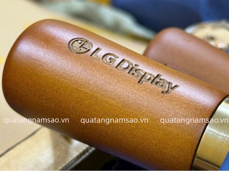 có thể khắc logo lên tay cầm